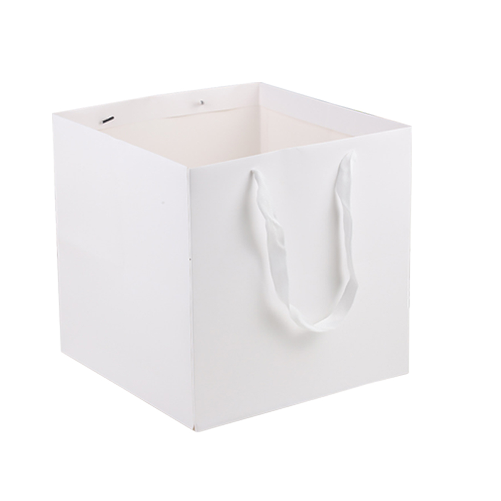 ถุงกระดาษทรงลูกบาศก์ มีหูหิ้ว สีขาว ขนาด 30x30x30cm (1 ใบ)