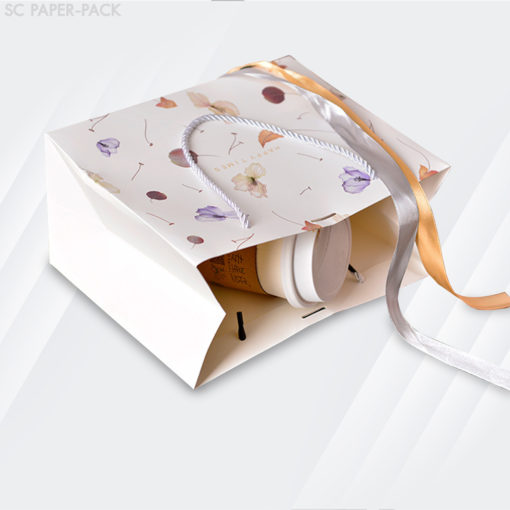 ถุงของขวัญ พื้นขาว ลายใบไม้ดอกไม้ปลิว (แพ็ค 1 ใบ) - Image 5